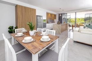 3BR Lux Beachfront Escape - Pool, Gym, King bed Vacation rental in Sunshine Coast