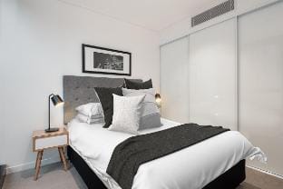2BR Luxury Skytower |CBD|Pool|Gym|Netflix Vacation rental in Kangaroo Point