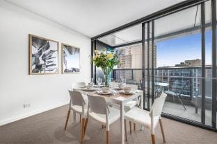 2BR Luxury Skytower | Views | CBD | Pool | Gym Vacation rental in Kangaroo Point