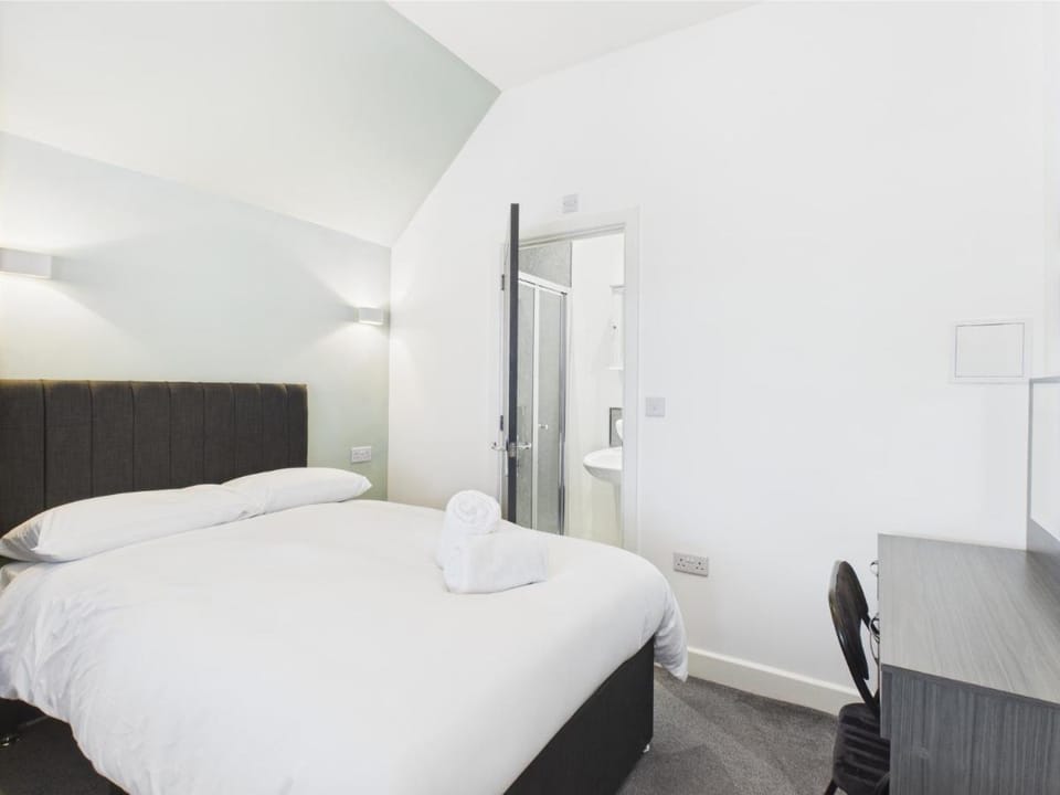 Five Bedroom Home with En Suites Vacation rental in Darlington