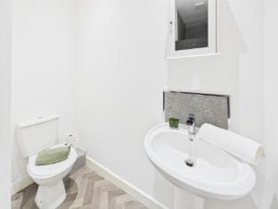 Five Bedroom Home with En Suites Vacation rental in Darlington