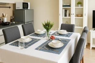Unbeatable Location! Near BTS Asok, Terminal 21 Vacation rental in Bangkok