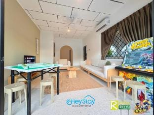 Villa 5R3B 23 Pax Swimming Pool Karaoke BBQ Town  Vacation rental in Malacca