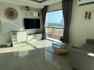 Phra Tamnak Hill Houses Vacation rental in Pattaya City