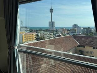 Phra Tamnak Hill Houses Vacation rental in Pattaya City