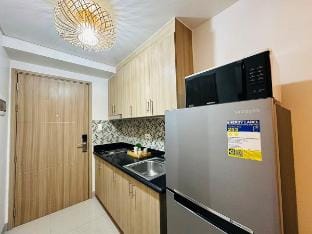 Seaside Bliss: Wabi-sabi Home close to MOA/Airport Apartment in Pasay