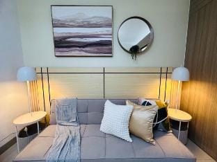 Seaside Escape: Homey Crib near MOA & Airport Apartment in Pasay