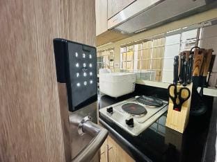 Seaside Escape: Homey Crib near MOA & Airport Apartment in Pasay