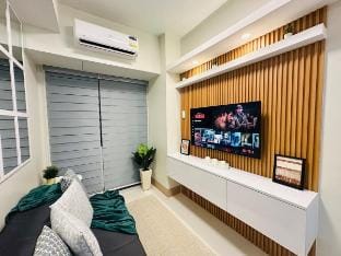 Seaside Euphoria: Cozy condo close to MOA/Airport Apartment in Pasay