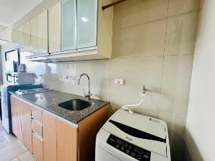 High Floor Eastwood City Studio w/ Netflix Apartment in Pasig