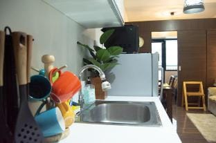 The BriC Haus: 1BR @ Air Res Makati CBD/Greenbelt Apartment in Makati