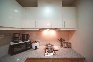 Voguish Urban Cozy Home in Uptown BGC Apartment in Makati