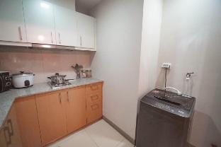 Voguish Urban Cozy Home in Uptown BGC Apartment in Makati