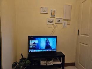 Bijou Loft near MRT, EDSA, Shaw & NCMH | Sleeps 4 Apartment in Mandaluyong