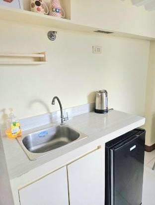 Bijou Loft near MRT, EDSA, Shaw & NCMH | Sleeps 4 Apartment in Mandaluyong