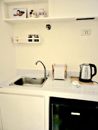 Bijou Loft near MRT, EDSA, Shaw & NCMH | Sleeps 4 Apartment in Mandaluyong