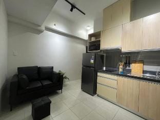 Comfy 1 Bedroom, close to Ortigas, POEA & Malls Apartment in Mandaluyong