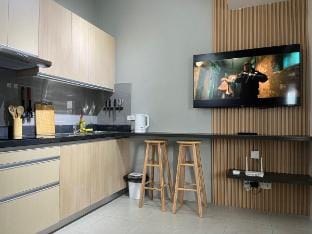 Comfy 1 Bedroom, close to Ortigas, POEA & Malls Apartment in Mandaluyong