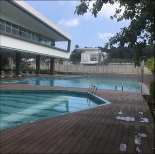 d'Fun 5BR16-24px Pool BBQ NetFlx HotPot KTV Mahjon Vacation rental in Johor Bahru