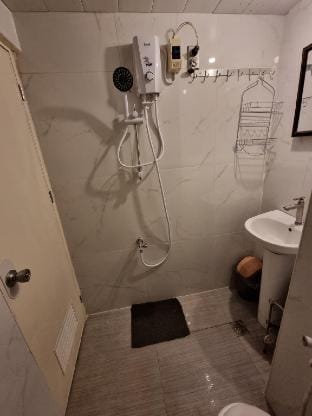 Small Cozy Room Own T&B, Wi-Fi, Smart TV, Netflix Vacation rental in Baguio