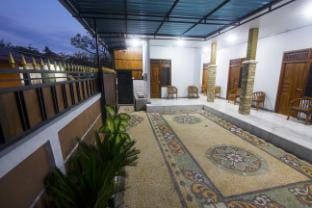 Homestay Permata In Tanjung Vacation rental in Marga
