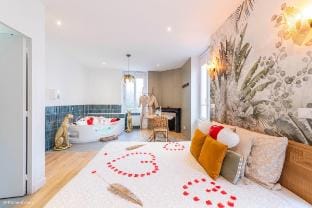 Savane Suite with Jacuzzi 15 min to Disney Vacation rental in Île-de-France