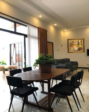Bandung Villa with Jacuzzi - Setiabudi Regen Vacation rental in Parongpong