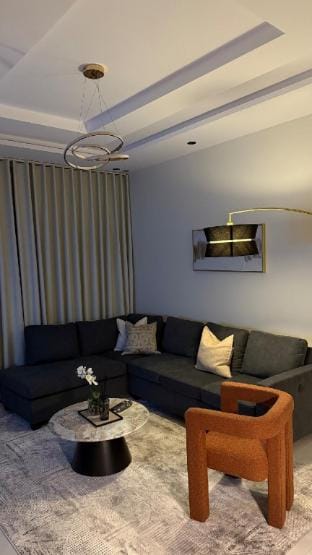 شقة فاخرة مع صالة أنيقة بالقرب من المطار Vacation rental in Jeddah