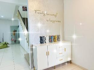 9pax /民宿ktv/kid play pool 温馨房子near cheng melaka Vacation rental in Malacca