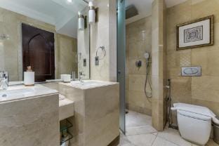 Astonishing apartment 2 mins walk to Dubai Mall Apartment in Dubai