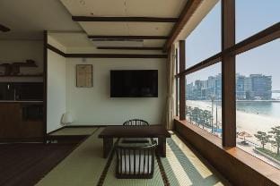MORU Ryokan Gwangan Room 401 Vacation rental in Busan