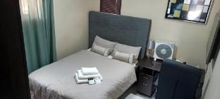 Veelux Self Catering Apartment-WIFI- Netflix Vacation rental in Johannesburg