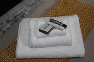 Veelux Self Catering Apartment-WIFI- Netflix Vacation rental in Johannesburg
