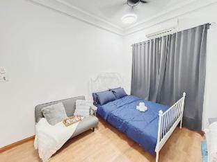 PLATINO SERVICE APARTMENT, 2BR Family Suite, Next to Paradigm mall JB with Big Patio & Pool Access Vacation rental in Johor Bahru