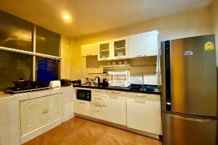 BTS Asoke 6bedroom townhouse Apartment in Bangkok
