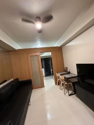 Condo 1BR w balcony and parking @MOA Shore3 Apartment in Pasay