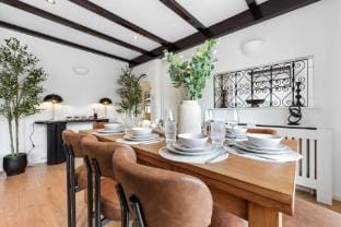 Luxury 6-Bedroom Home with Playground & Gym Vacation rental in Staines-upon-Thames