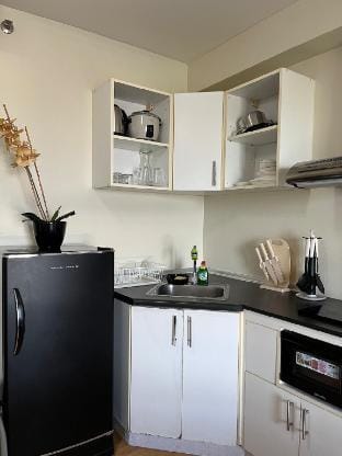 Modern Hideaway near Urban Eats Apartment in Lapu-Lapu City