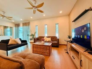 WhiteZen Family Homestay 9room for 20 pax@Central Vacation rental in George Town