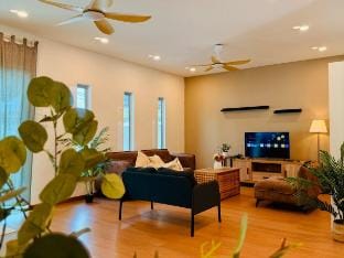 WhiteZen Family Homestay 9room for 20 pax@Central Vacation rental in George Town