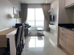 Walking distance to Sukhumvit soi 11 Netflix 40sqm Apartment in Bangkok