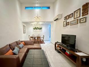 Melodies Moderne | 2B2B Near HolidayPlaza & KSL Vacation rental in Johor Bahru