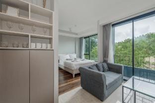 Rooftop Pool & King Bed, Walk to Surin Beach C207 Vacation rental in Choeng Thale