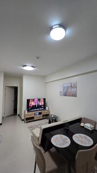 AK Residence 2 Bedroom w/ wifi Netflix and Disney+ Apartment in Pasig
