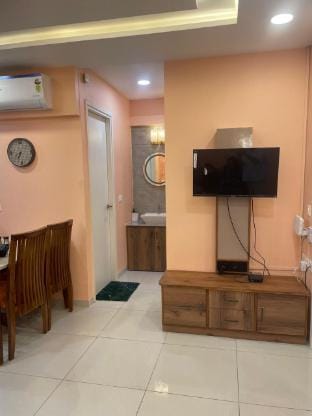 Tahnom Retreat| Cozy Modern Stay Vacation rental in Ahmedabad