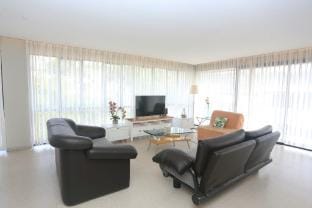 Seventh Avenue Apartment in Parongpong