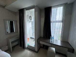 NEW-1BR Studio Benson Tower,Pakuwon Mall Pool View Apartment in Surabaya
