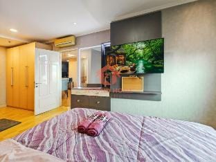 Luxury 3BR MOI Apt w/ Pool, Netflix by 2ndHome Vacation rental in Jakarta