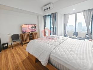 Cozy Studio South Gate Apt w/ Pool, Gym, Wi-Fi Vacation rental in South Jakarta City