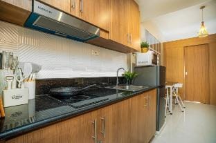 Boho Makati Condo|Wi-Fi &Workspace |Red Residences Vacation rental in Pasay